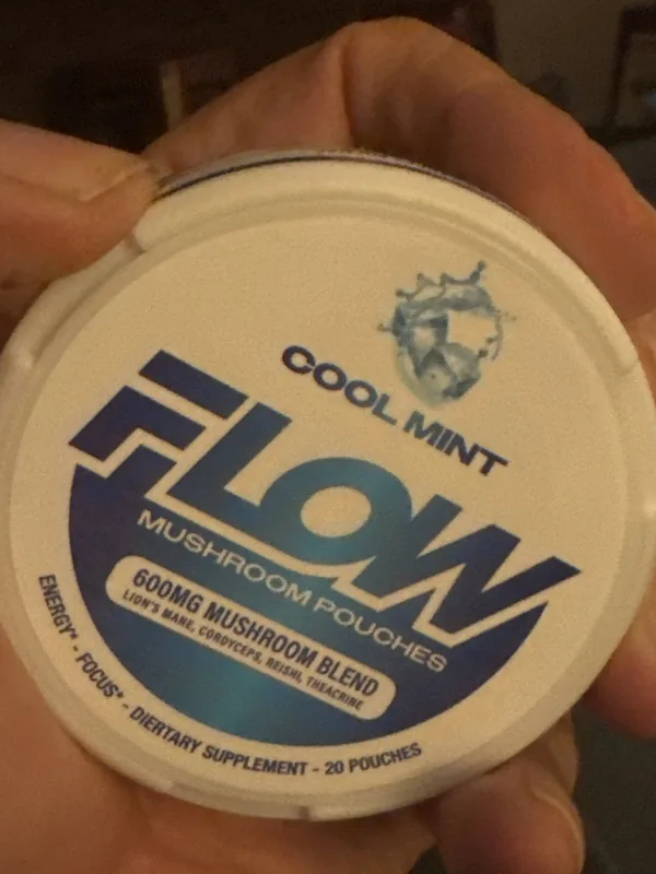 Customer photo: a can of Flow Cool Mint pouches in hand
