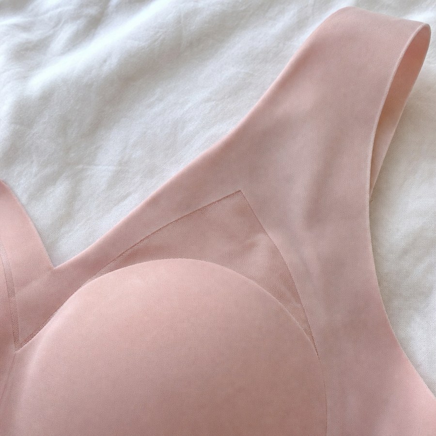 Dettaglio del reggiseno senza cuciture Vitelli Moda in rosa: bordo liscio e pannello in rete