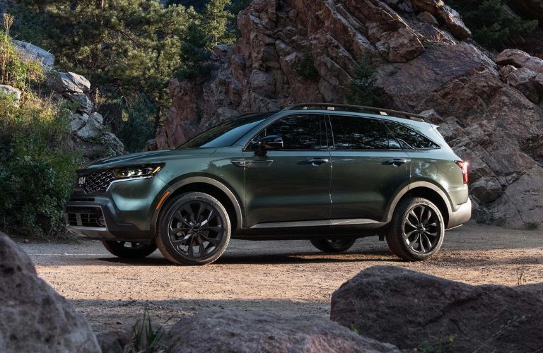 Green 2022 Kia Sorento on a Rocky Trail