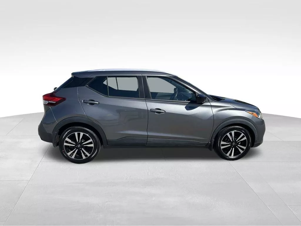 Used 2020 Nissan Kicks SV with VIN 3N1CP5CV6LL479418 for sale in Davenport, IA