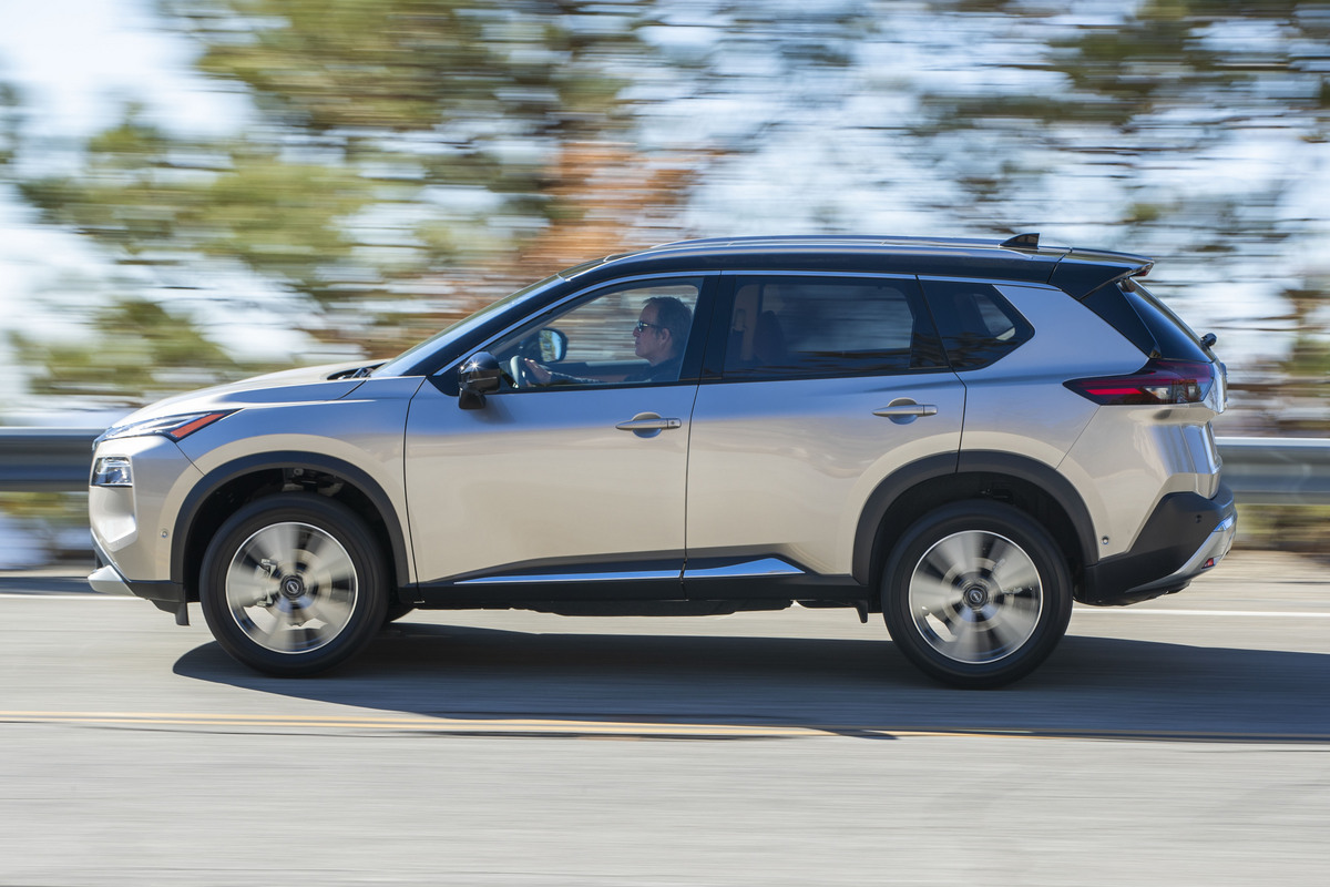 nissan rogue driving fast