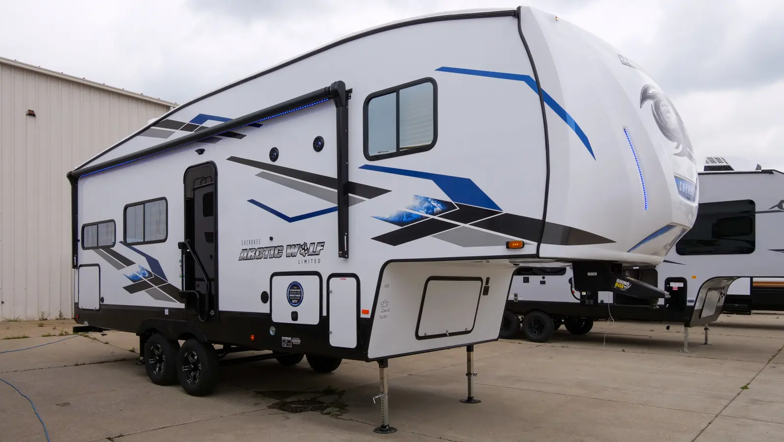 Arctic Wolf Fifth Wheel RV