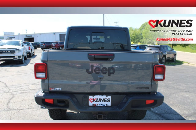 Used 2021 Jeep Gladiator Sport with VIN 1C6HJTAG1ML611258 for sale in Platteville, WI