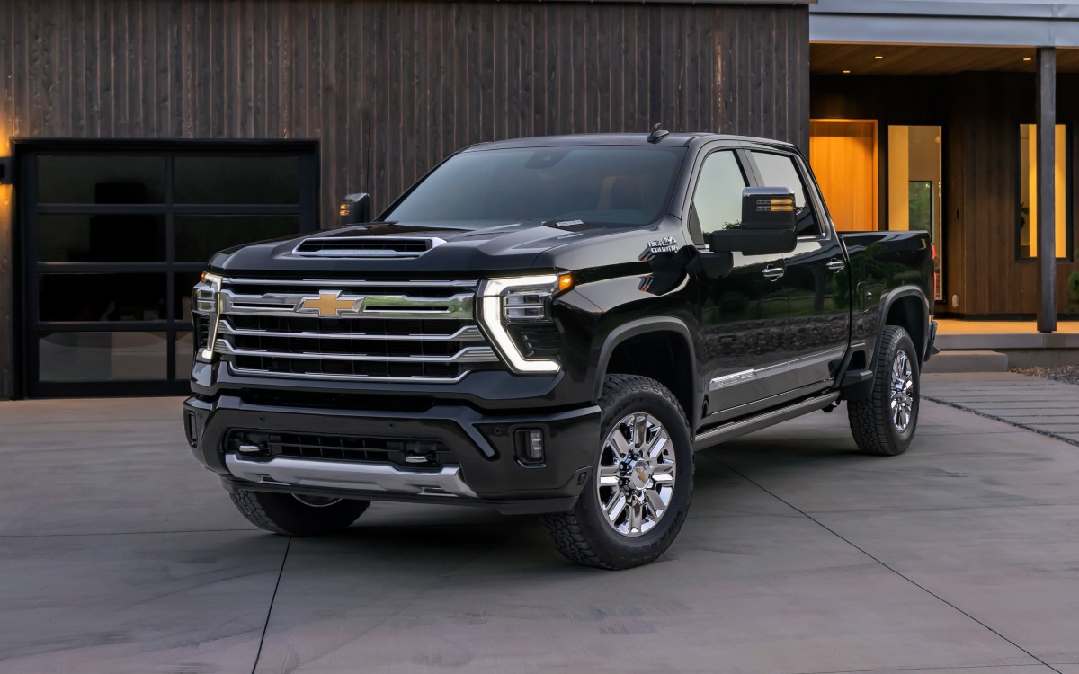 2024 Chevrolet Silverado 2500HD Exterior Driver Side Front Profile