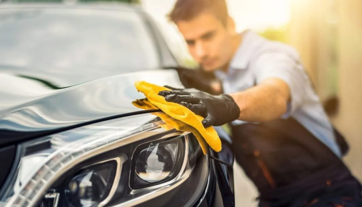 technician wipes down a vehicle's exterior after applying cermaplate