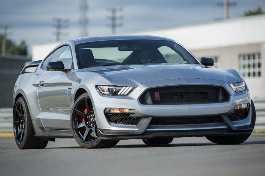 front-view-of-a-2020-Ford-Mustang-Shelby-GT350R