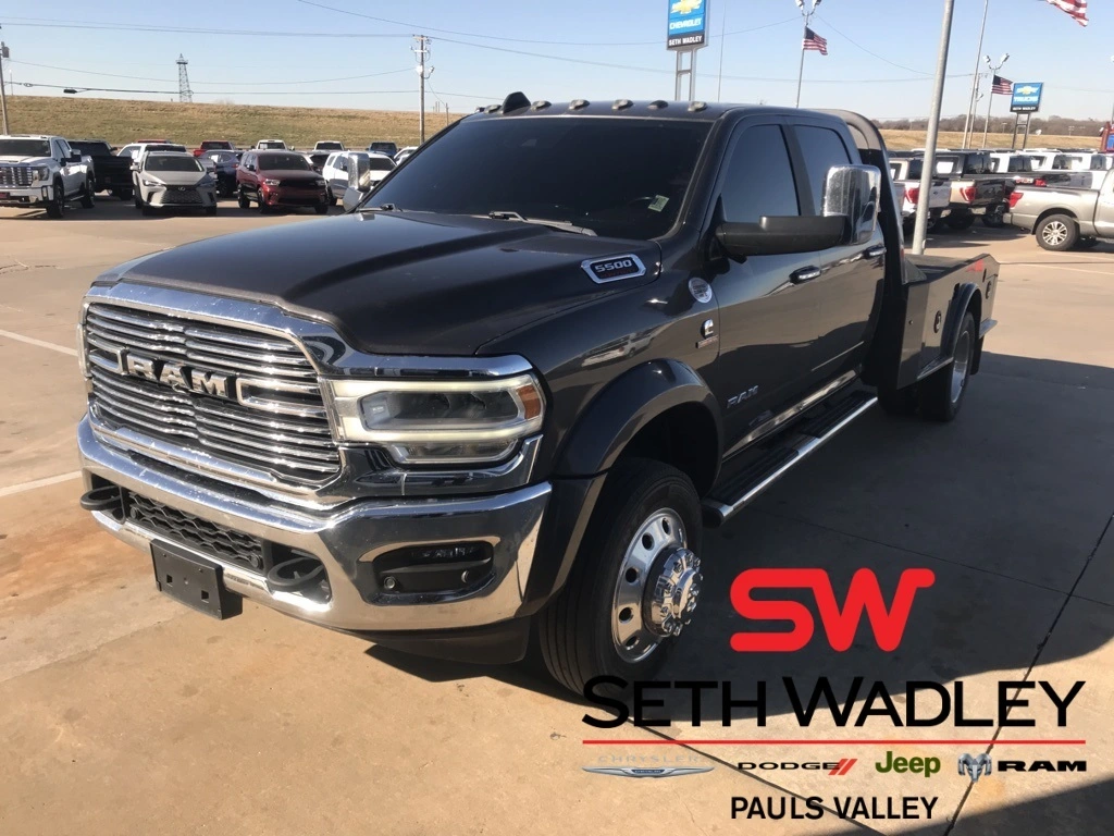 2021 RAM Ram 5500 Chassis Cab Laramie photo 2