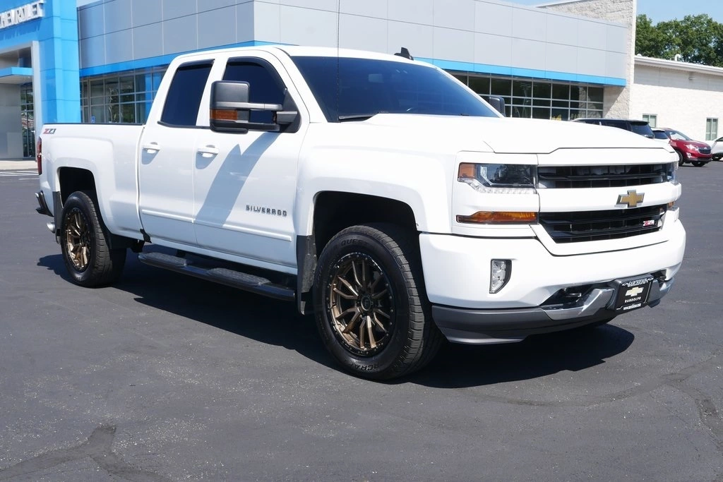 Used 2016 Chevrolet Silverado 1500 LT with VIN 1GCVKREC3GZ404679 for sale in Atwater, OH