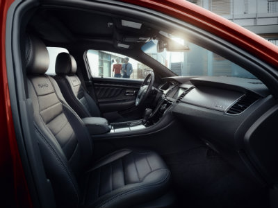 2017 Ford Taurus interior