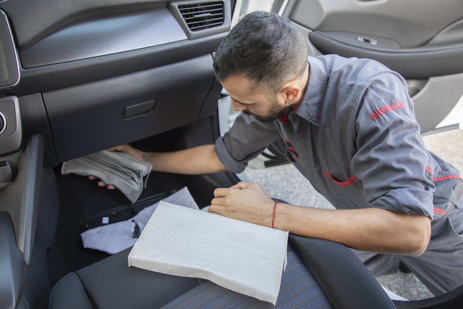 Man replacing a filter