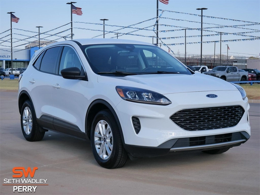 Used 2022 Ford Escape SE with VIN 1FMCU9BZ4NUA61459 for sale in Perry, OK