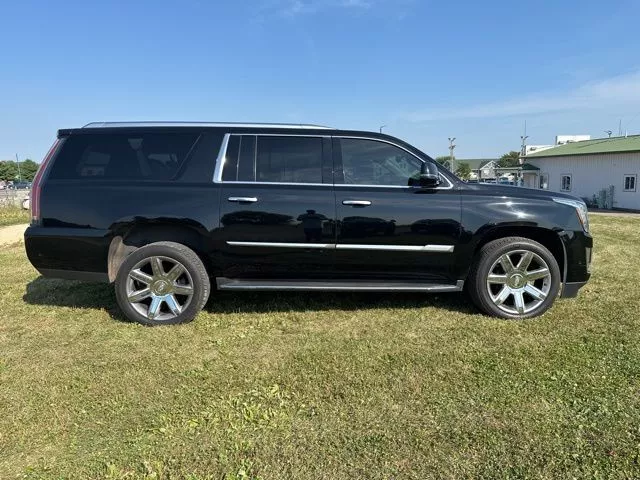 Used 2017 Cadillac Escalade ESV Luxury with VIN 1GYS4HKJ1HR190930 for sale in Stoughton, WI