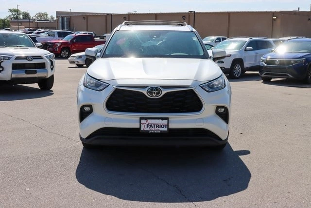 Used 2020 Toyota Highlander XLE with VIN 5TDGZRAHXLS510824 for sale in Bartlesville, OK