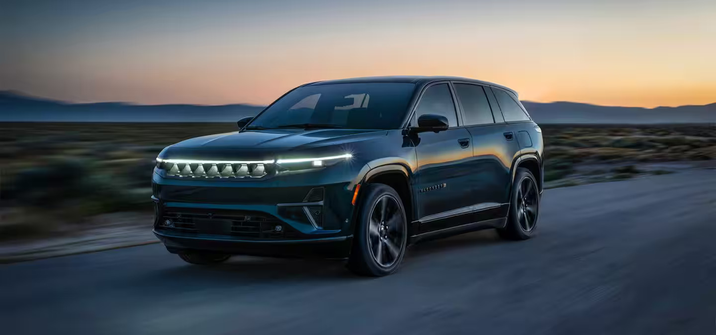 The 2024 Jeep Wagoneer driving on a raod.