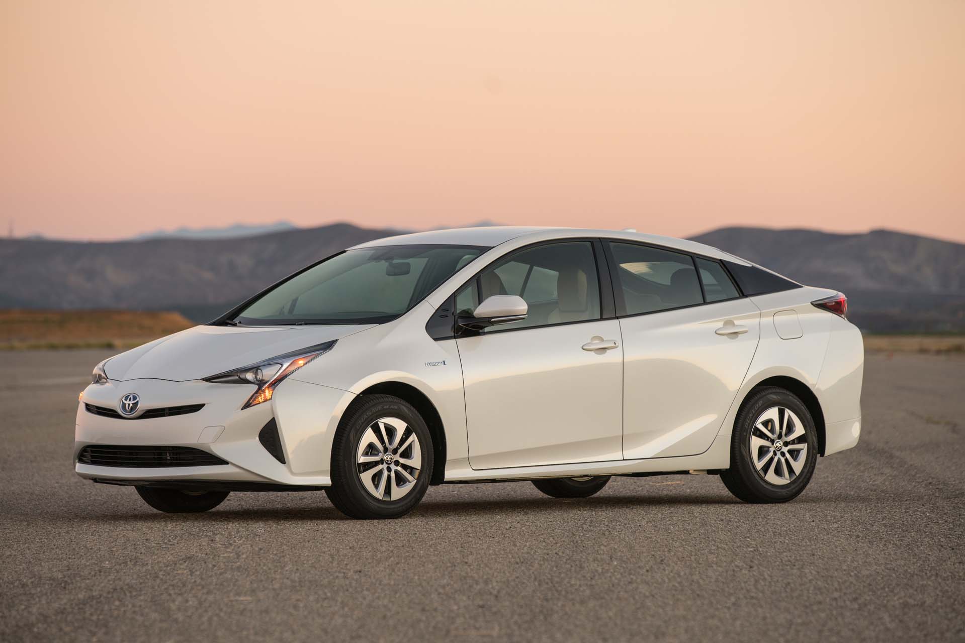 white 2017 Toyota Prius