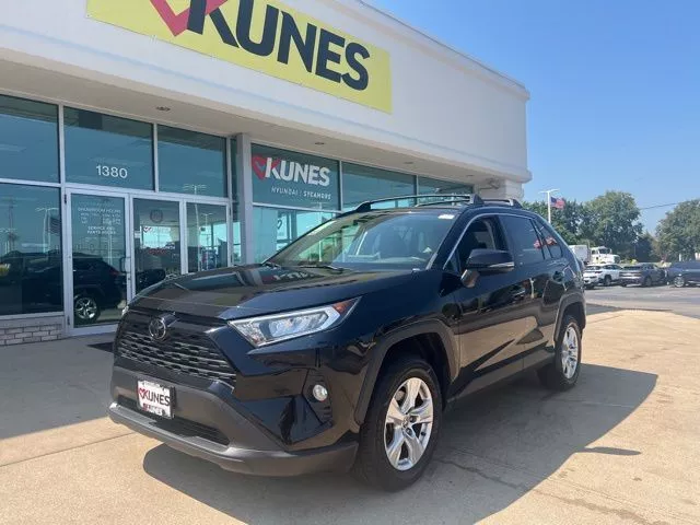 Used 2020 Toyota RAV4 XLE with VIN JTMP1RFV2LJ036113 for sale in Sycamore, IL