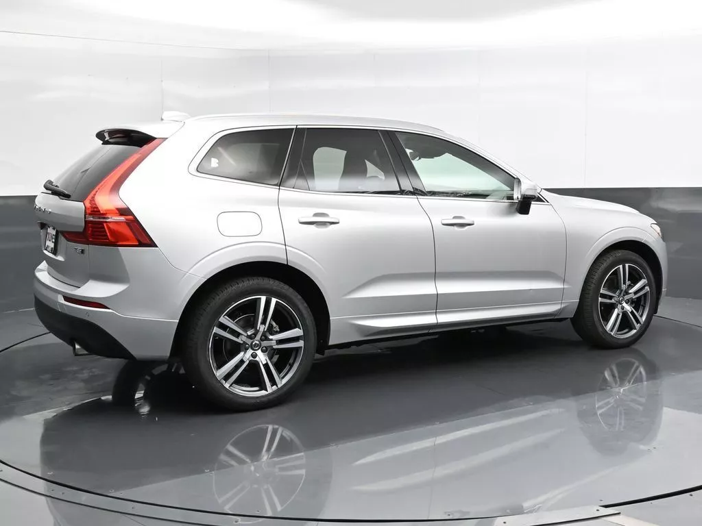 Used 2021 Volvo XC60 Momentum with VIN YV4102RK0M1740889 for sale in Sycamore, IL