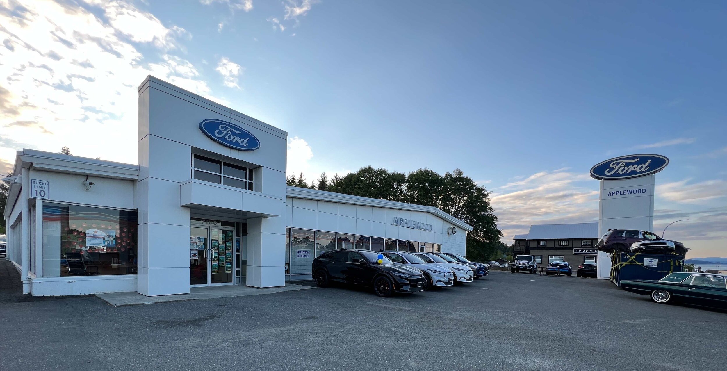 Applewood Ford-exterior