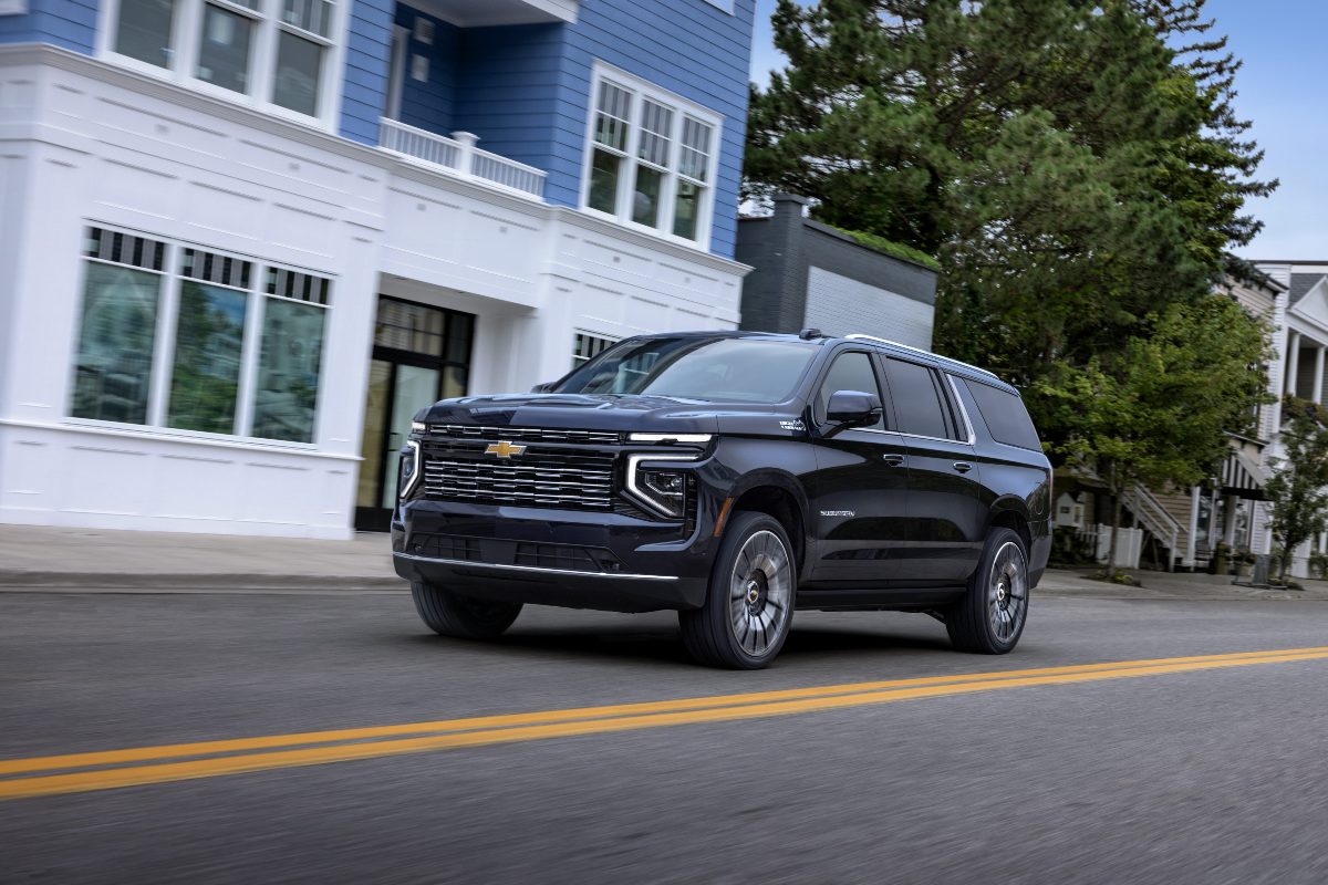 2025 Chevrolet Suburban High Country Exterior Driver Side Front Profile