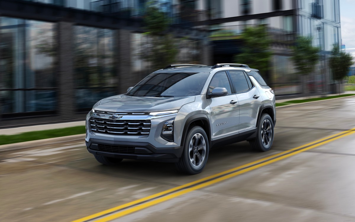 2025 Chevrolet Equinox LT Exterior Driver Side Front Profile