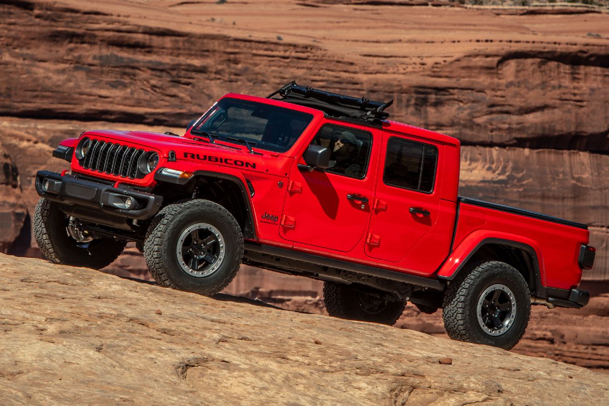 2024 Jeep Gladiator Exterior Driver Side Front Profile