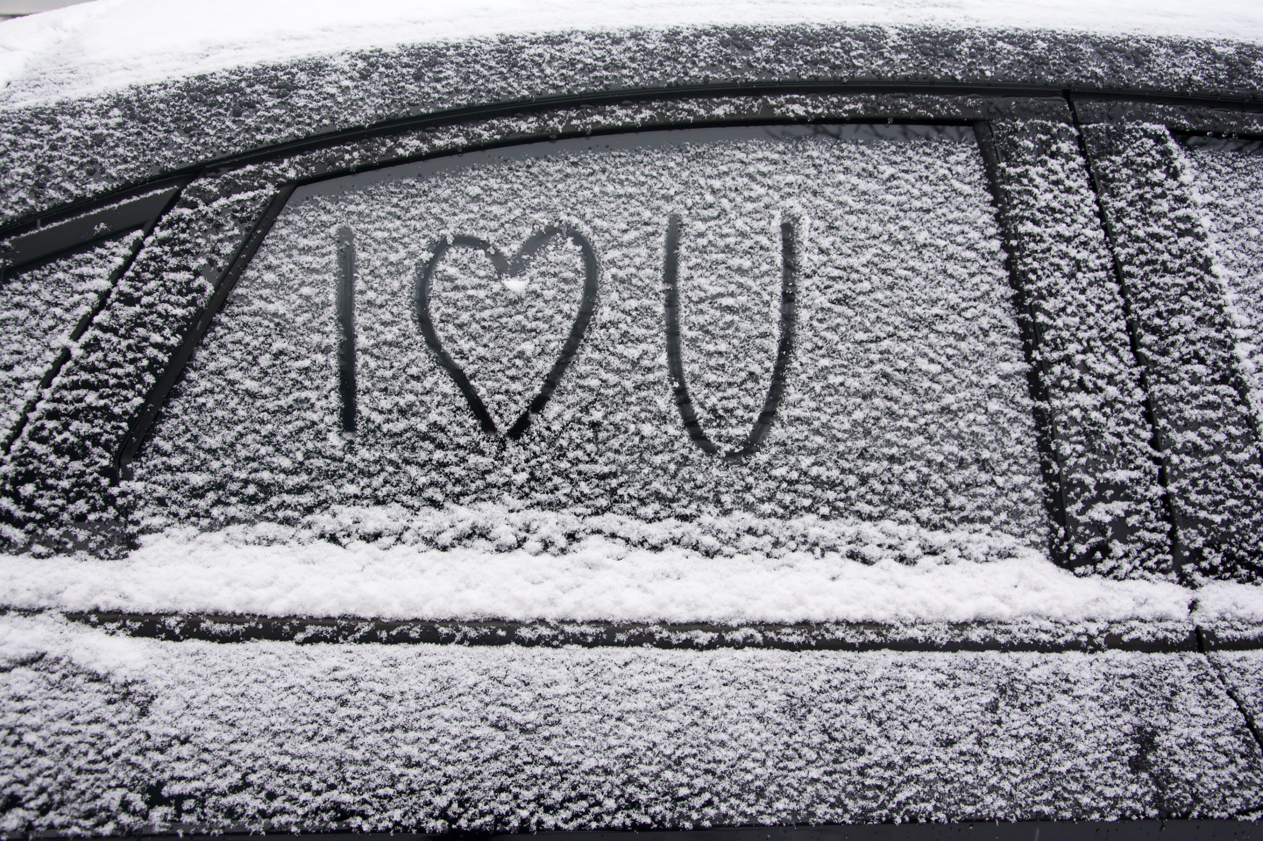 I "heart" you written in snow on a car window