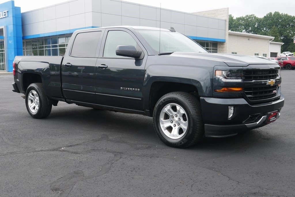 Used 2017 Chevrolet Silverado 1500 LT with VIN 1GCUKREC2HF135752 for sale in Atwater, OH