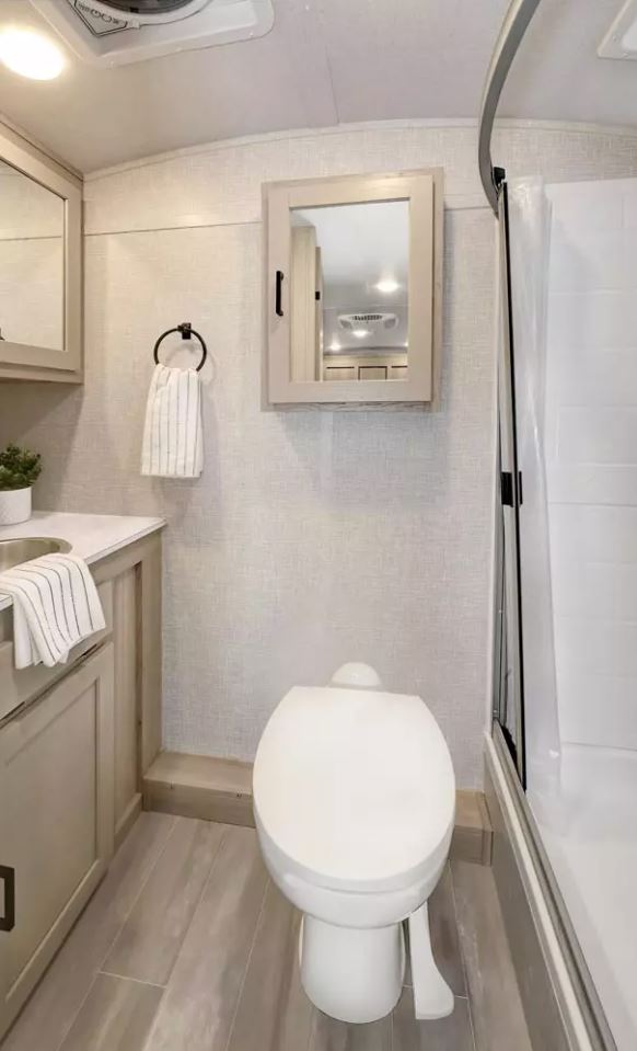 Rockwood Geo Pro G19FD bathroom interior