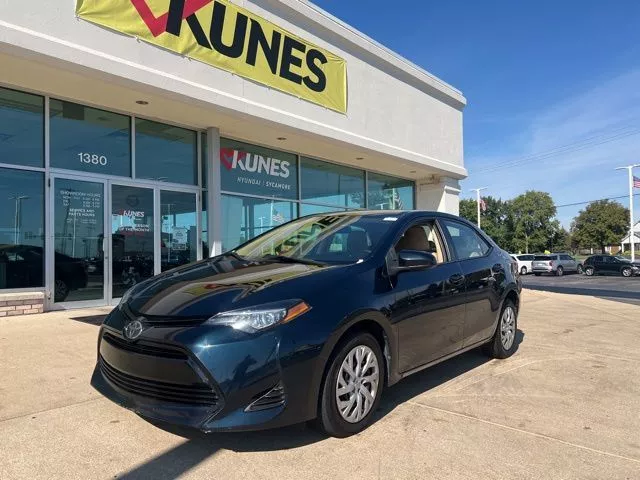 Used 2019 Toyota Corolla LE with VIN 2T1BURHE1KC198971 for sale in Sycamore, IL