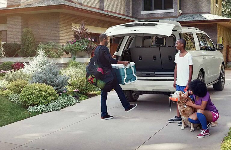 man using power tail gate of a 2021 Ford Expedition MAX