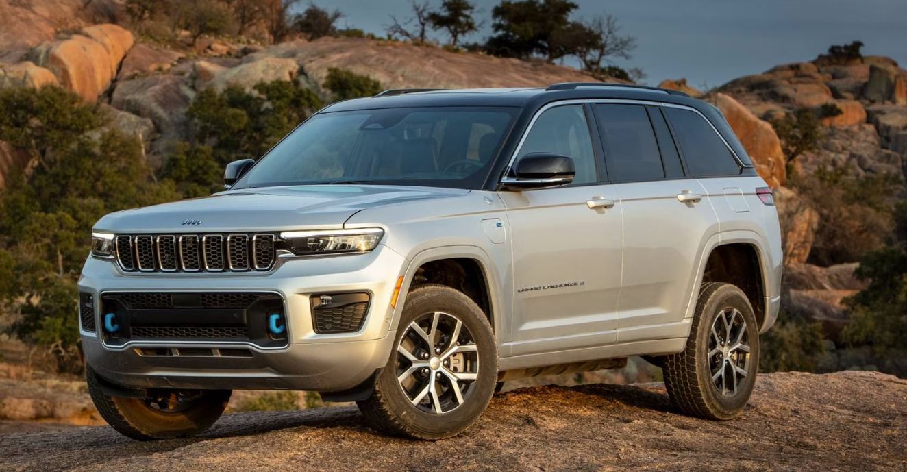 silver and black 2023 Jeep Grand Cherokee 4xe