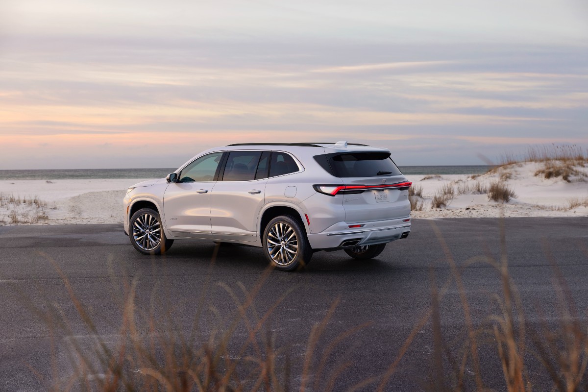 2025 Buick Enclave Avenir Exterior Driver Side Rear Profile