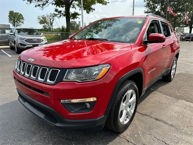 Used 2020 Jeep Compass Latitude with VIN 3C4NJDBB6LT137685 for sale in Kansas City, MO