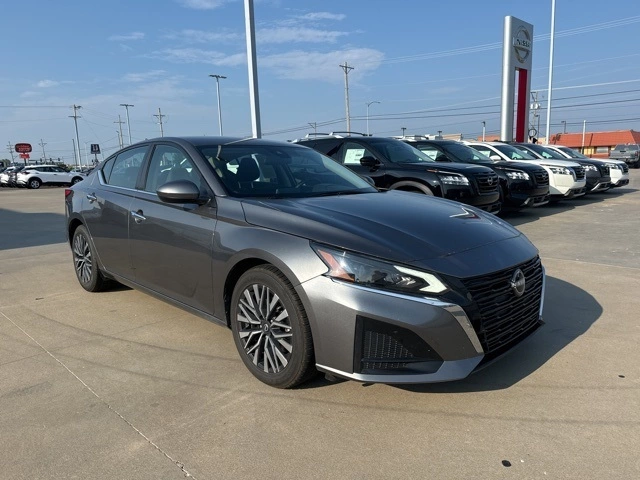 Used 2023 Nissan Altima SV with VIN 1N4BL4DV6PN309617 for sale in Joplin, MO