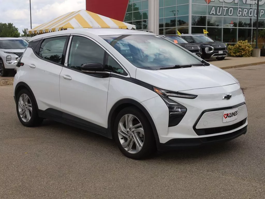 Used 2022 Chevrolet Bolt EV LT with VIN 1G1FW6S09N4127914 for sale in Madison, WI