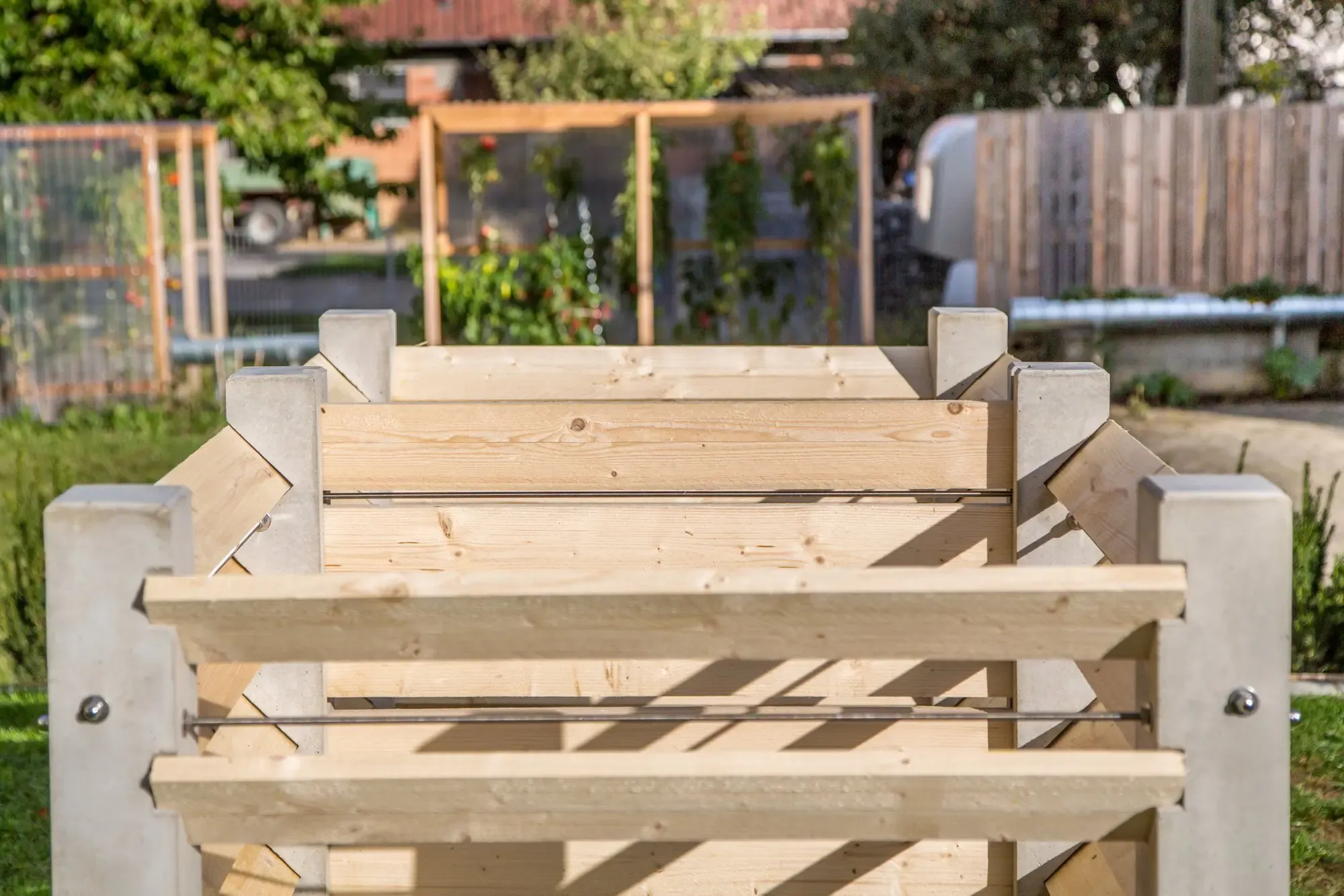 Einlegbretter aus Holz für Komposter aus Beton