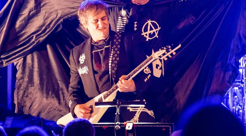 GOGOL PREMIER + DARCY + BAD TRIPES