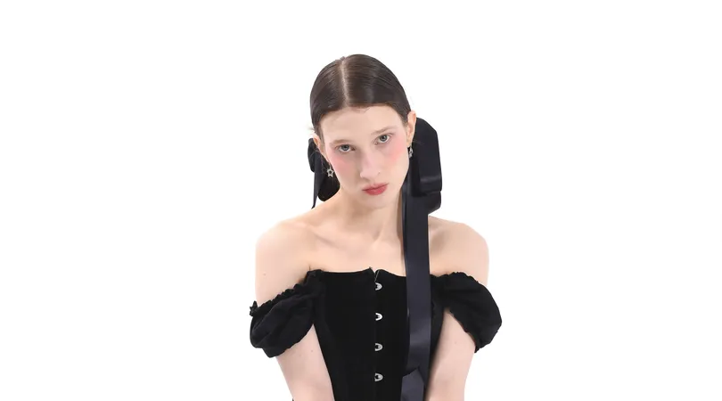 ANNULÉ — Regina Demina, Blanche Biau & Dahlia Rebecca