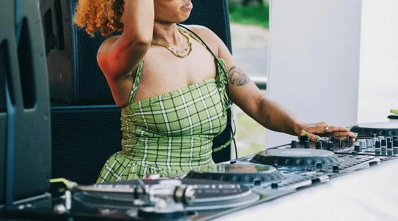 Tash LC presents SELECTA