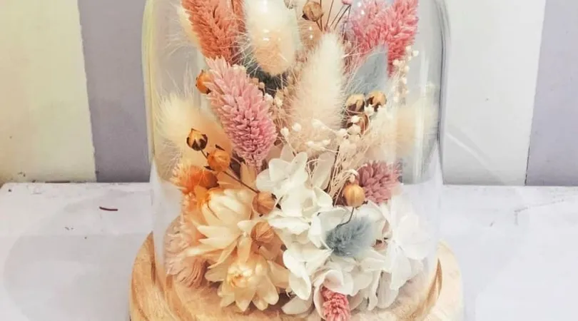 Atelier composition florale sous cloche à Paris 11ème