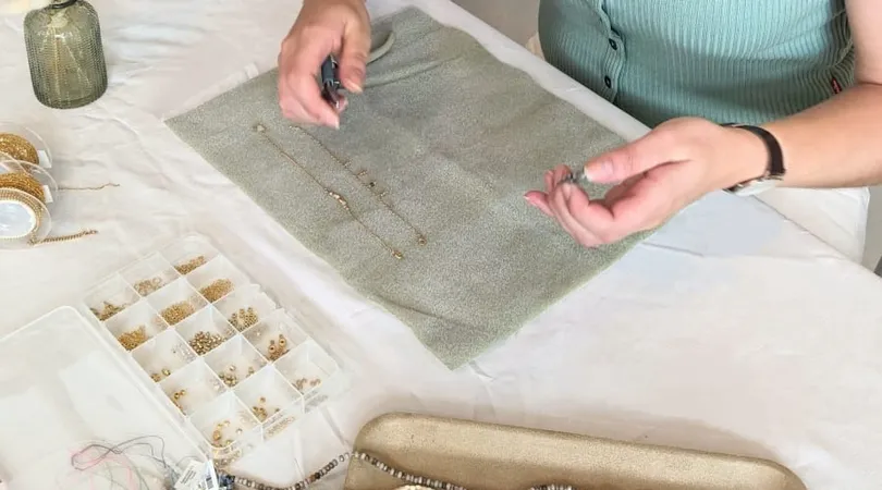 Atelier fabrication d'un bracelet ou collier à Paris 13ème