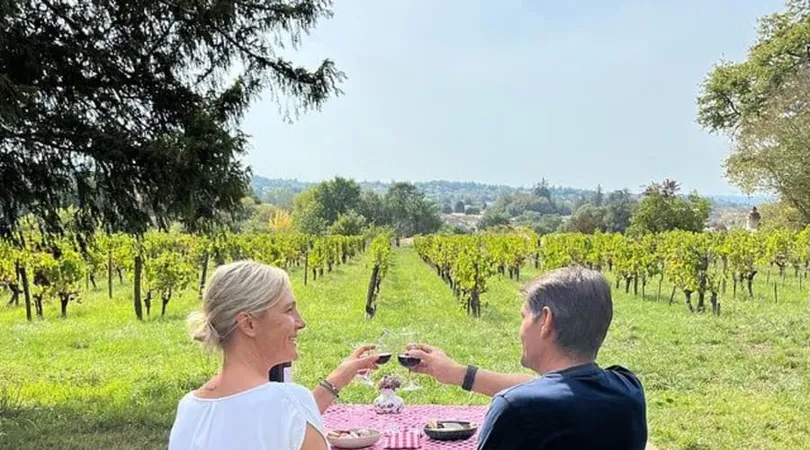 Visite Privée en 2cv dans les Vignes avec dégustation à Bordeaux