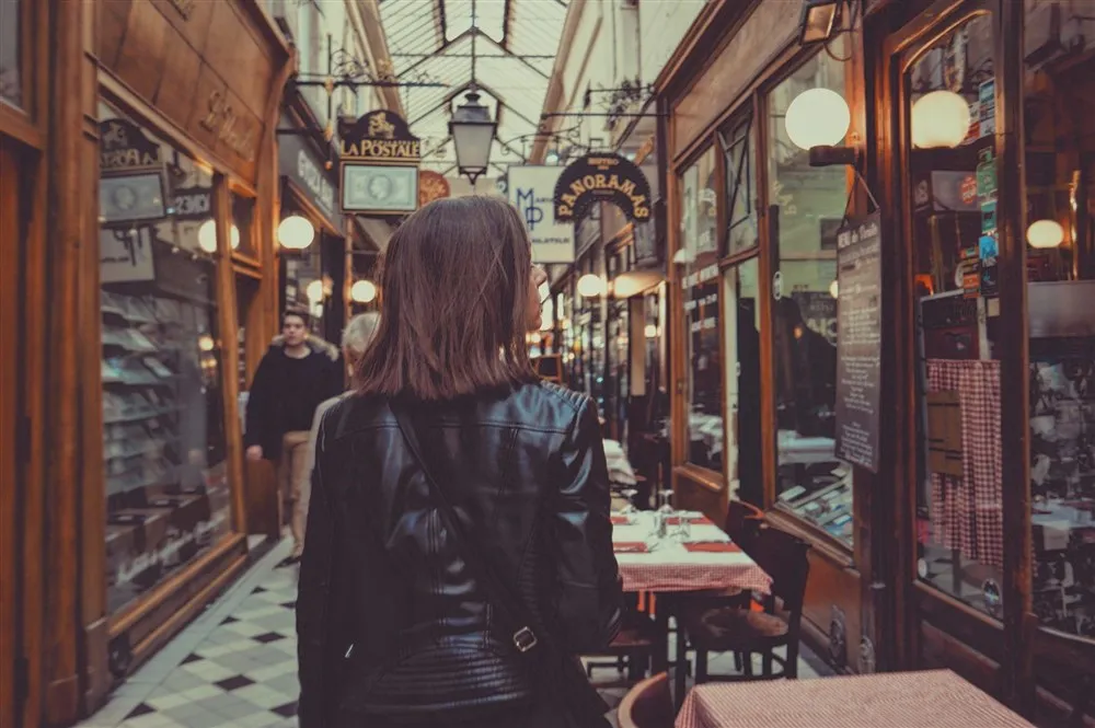 Jeu de piste en autonomie : Lisa dans les passages couverts des Grands Boulevards