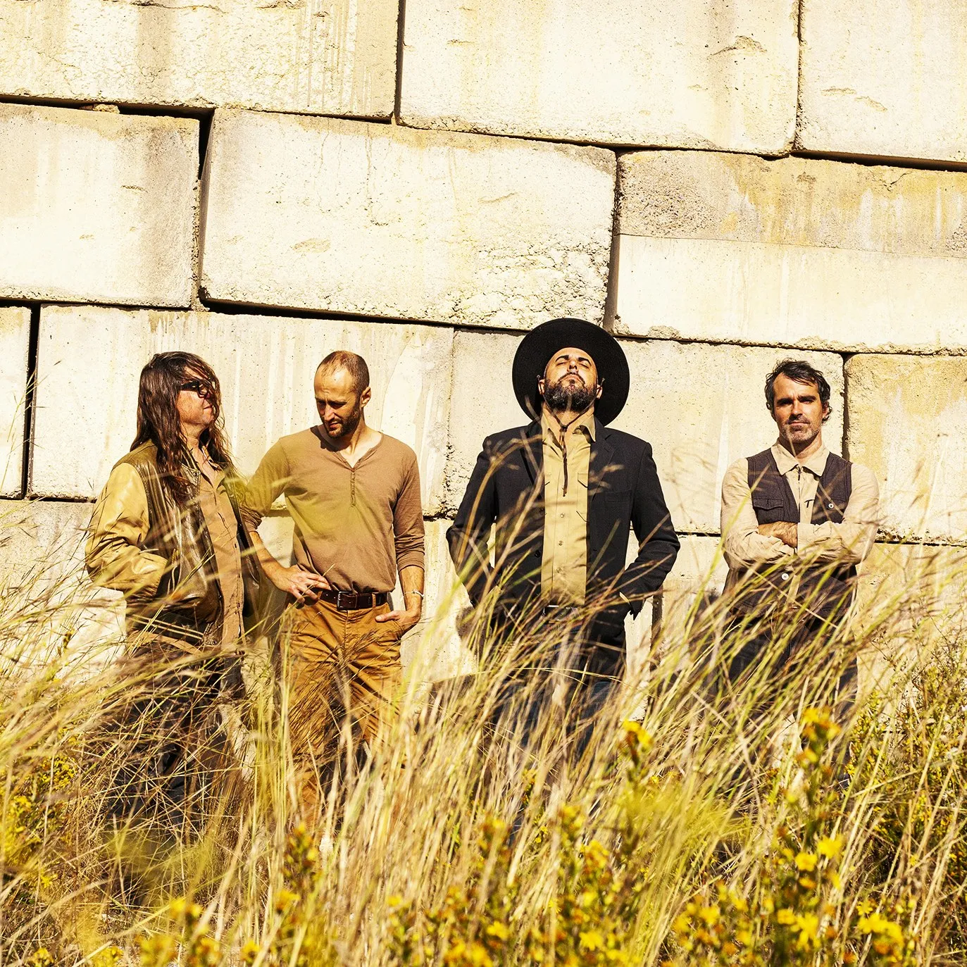 SWIMMING IN A PAN + Rodrik Leite