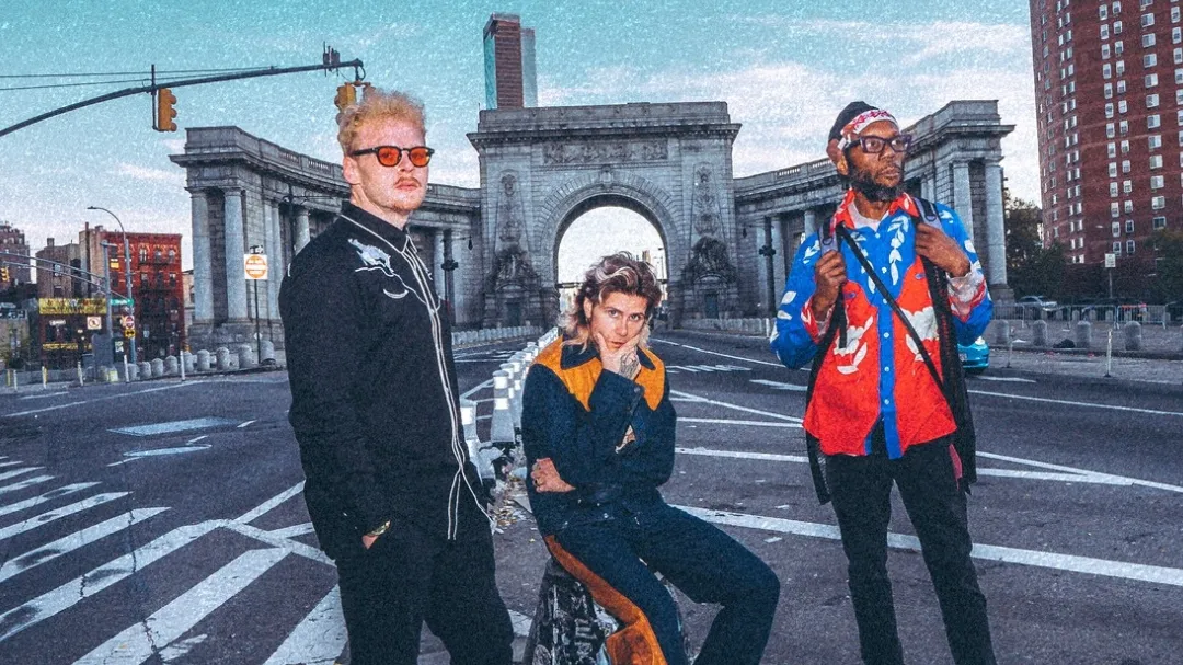 Too Many Zooz / Caminantes / Love and Fuck System