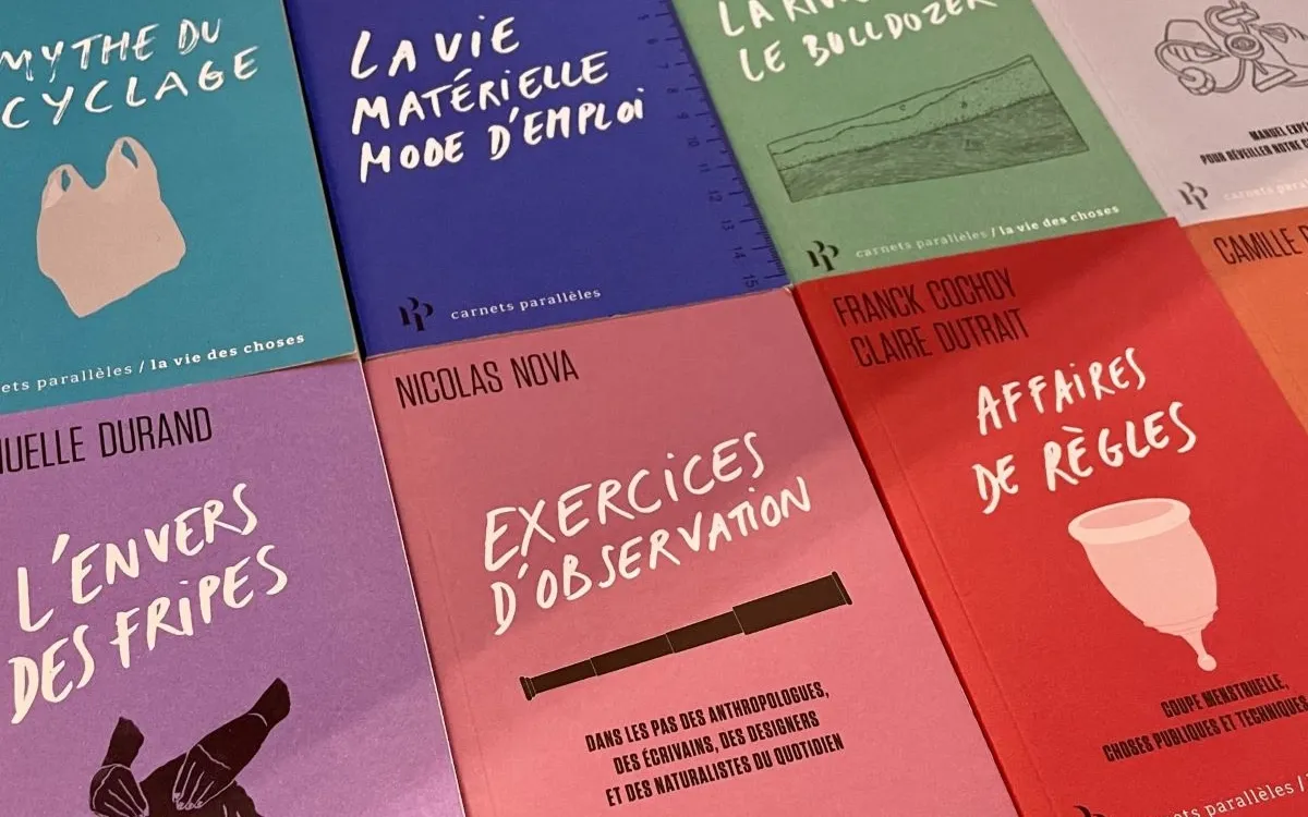 Exposition sur la collection de livres Carnets Parallèles