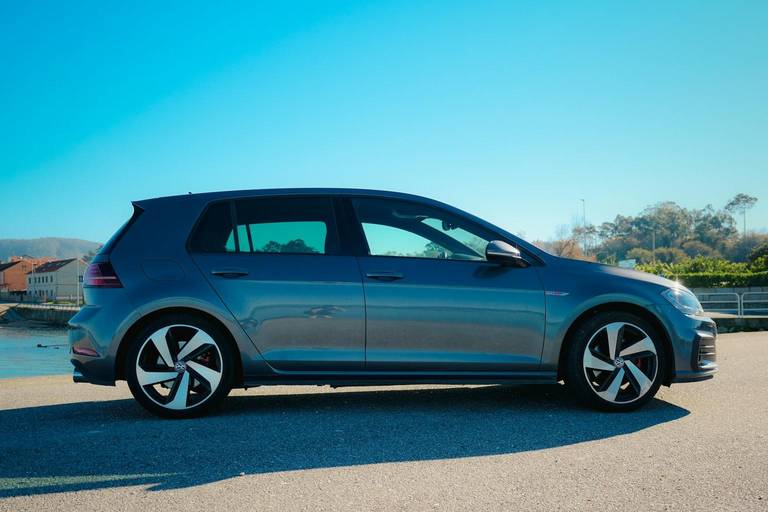 What to Look for When Buying a Used Car: Spotting a Good Deal and Saving Money