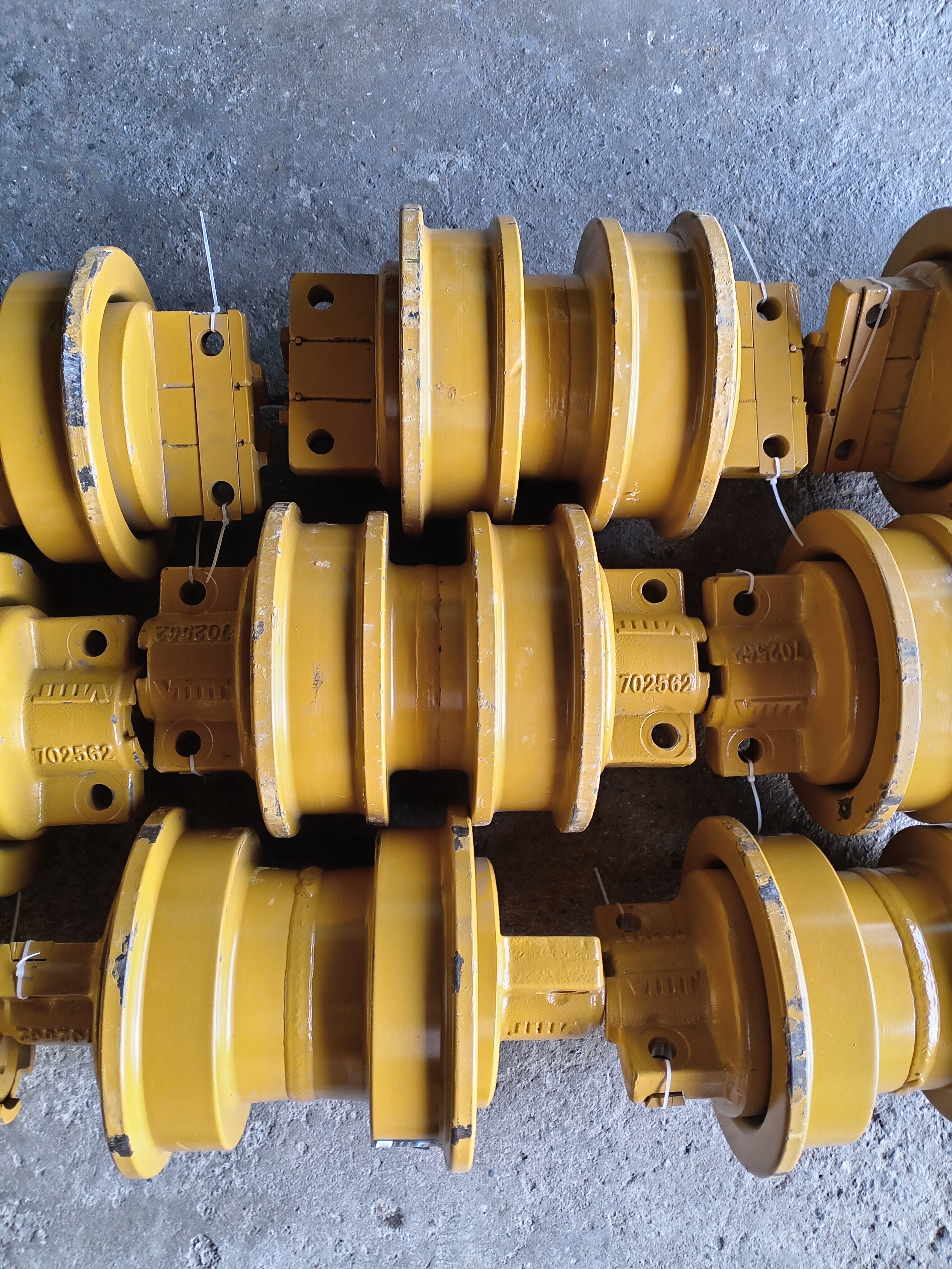 RODILLOS Y RUEDAS GUIAS PARA BULLDOZER_0