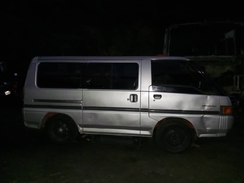 Camioneta Mitsubishi panel L 300_0