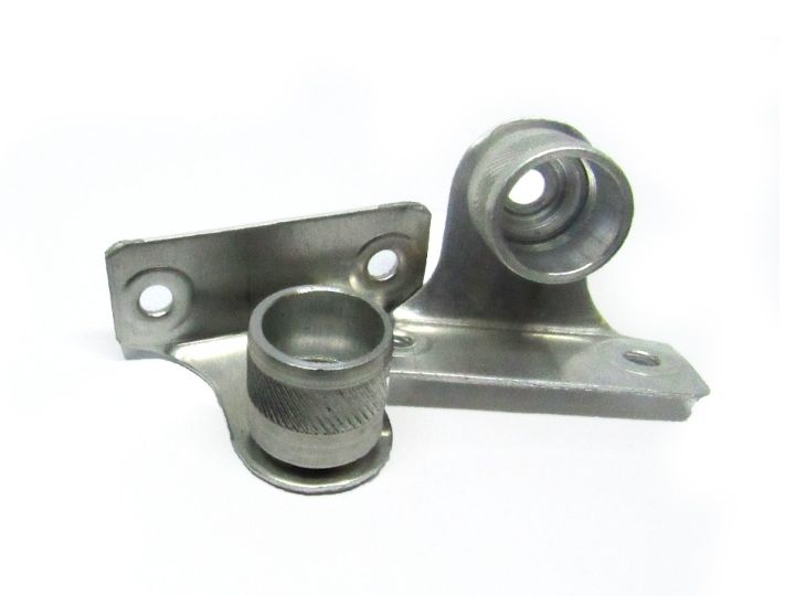 Soporte curvo para tubo cortinero 3/4”_0